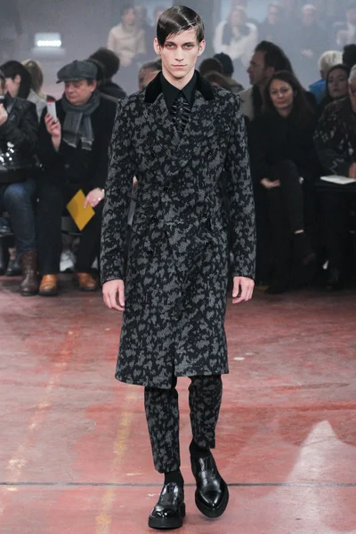 Look 3